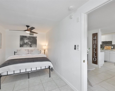2575 S Himes Avenue - Photo Thumbnail 14