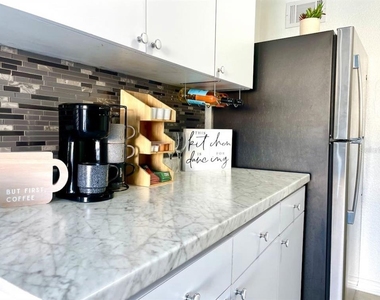 2575 S Himes Avenue - Photo Thumbnail 7