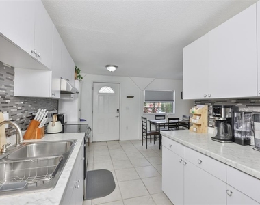 2575 S Himes Avenue - Photo Thumbnail 3