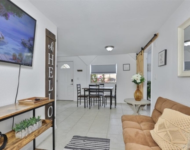 2575 S Himes Avenue - Photo Thumbnail 1
