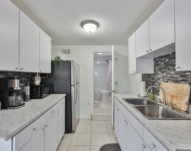 2575 S Himes Avenue - Photo Thumbnail 5