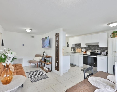 2575 S Himes Avenue - Photo Thumbnail 12
