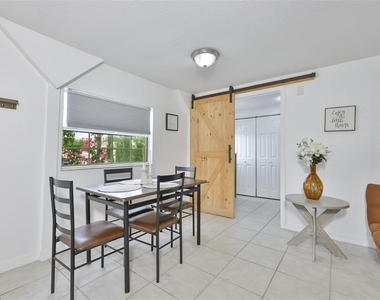 2575 S Himes Avenue - Photo Thumbnail 2