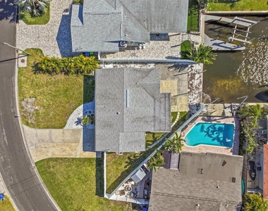 310 Westwinds Drive - Photo Thumbnail 8