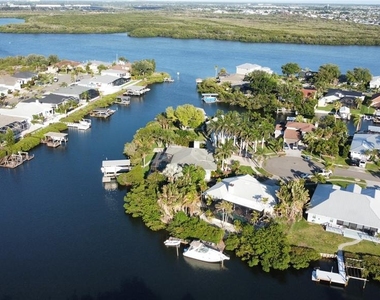 6612 Blackfin Way - Photo Thumbnail 9
