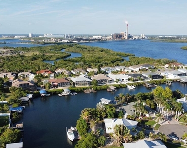 6612 Blackfin Way - Photo Thumbnail 13