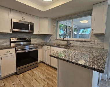 6412 Pawling Avenue - Photo Thumbnail 7