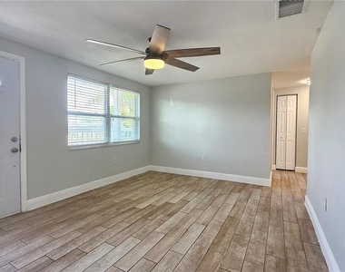 6412 Pawling Avenue - Photo Thumbnail 2