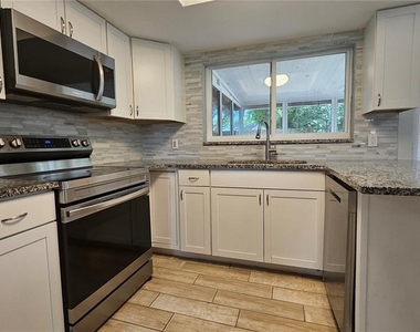 6412 Pawling Avenue - Photo Thumbnail 9