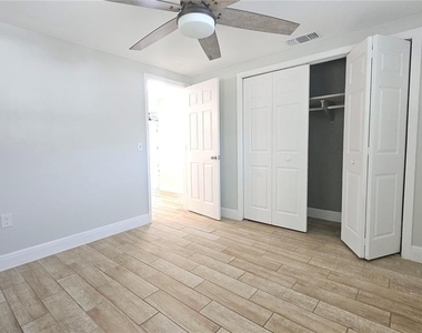 6412 Pawling Avenue - Photo Thumbnail 16
