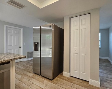 6412 Pawling Avenue - Photo Thumbnail 8