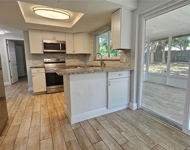 6412 Pawling Avenue - Photo Thumbnail 6