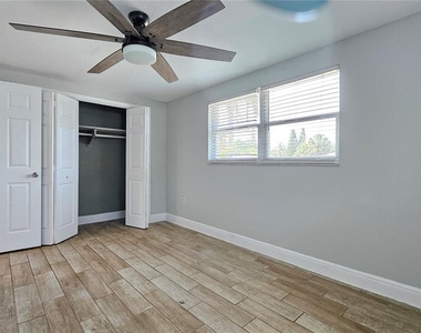 6412 Pawling Avenue - Photo Thumbnail 11