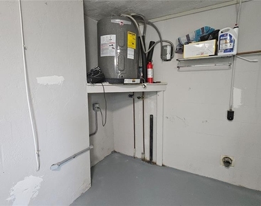 6412 Pawling Avenue - Photo Thumbnail 22