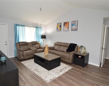 10265 Gandy Boulevard N - Photo Thumbnail 18