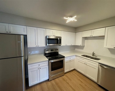 511 Duchess Court - Photo Thumbnail 3