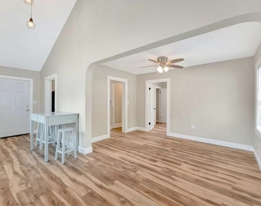 828 22nd Avenue N - Photo Thumbnail 3