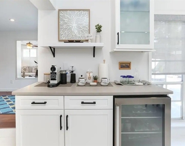 4014 W Palmira Avenue - Photo Thumbnail 12