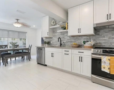 4014 W Palmira Avenue - Photo Thumbnail 9