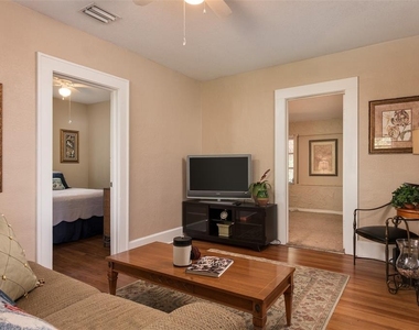 3655 N 1st (upper Unit) Avenue - Photo Thumbnail 5