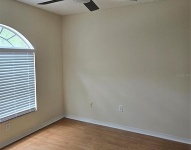 728 Burlwood Street - Photo Thumbnail 18