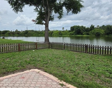 728 Burlwood Street - Photo Thumbnail 2