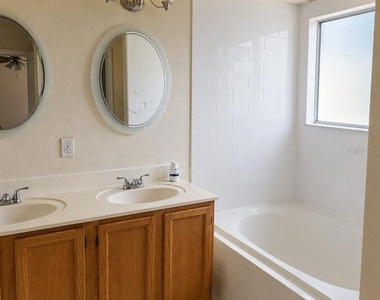 728 Burlwood Street - Photo Thumbnail 21