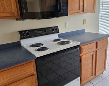 728 Burlwood Street - Photo Thumbnail 8