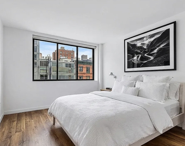 1425 York Avenue - Photo Thumbnail 2