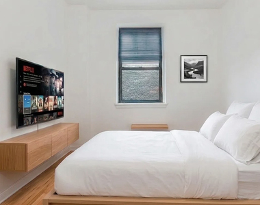 1425 York Avenue - Photo Thumbnail 3