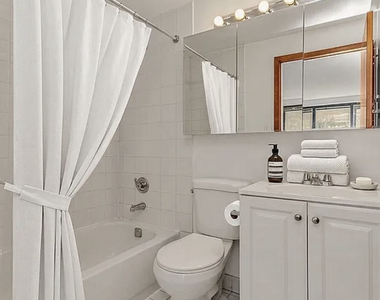1425 York Avenue - Photo Thumbnail 4