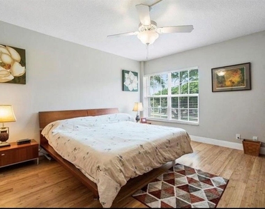 250 Ne 20th Street - Photo Thumbnail 11