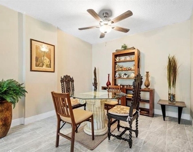 250 Ne 20th Street - Photo Thumbnail 3