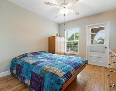250 Ne 20th Street - Photo Thumbnail 15
