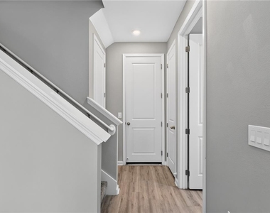 1465 Axel Graeson Avenue - Photo Thumbnail 30