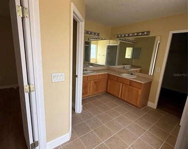 933 Whispering Cypress Lane - Photo Thumbnail 13