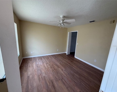 933 Whispering Cypress Lane - Photo Thumbnail 7