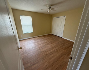 933 Whispering Cypress Lane - Photo Thumbnail 9