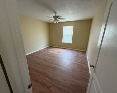 933 Whispering Cypress Lane - Photo Thumbnail 10