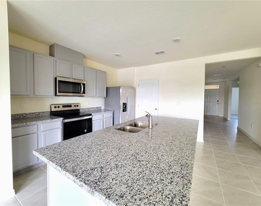 420 Noble Avenue - Photo Thumbnail 13