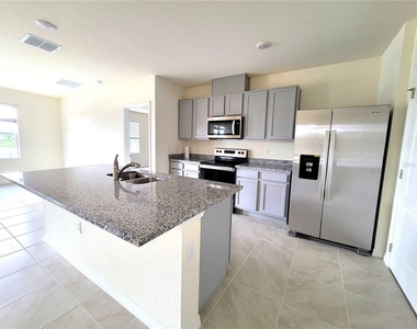420 Noble Avenue - Photo Thumbnail 12