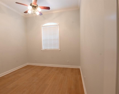 8122 Whitford Court - Photo Thumbnail 11