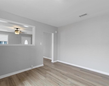 2406 E Clark Street - Photo Thumbnail 7