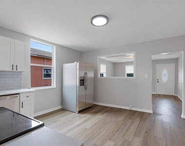2406 E Clark Street - Photo Thumbnail 10