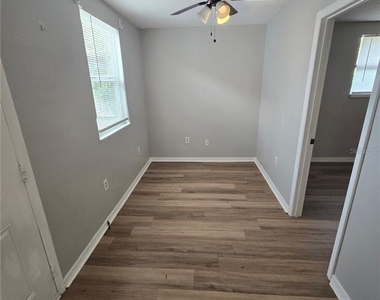 2406 E Clark Street - Photo Thumbnail 14