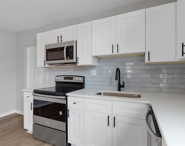 2406 E Clark Street - Photo Thumbnail 8