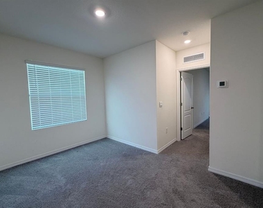 1470 Isleta Loop - Photo Thumbnail 16