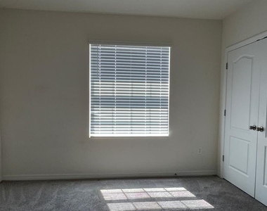 1470 Isleta Loop - Photo Thumbnail 10