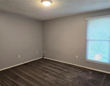 512 Orange Drive - Photo Thumbnail 4