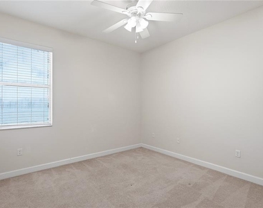2217 Crosston Circle - Photo Thumbnail 9